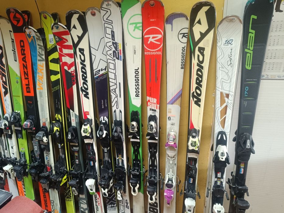 Разпродажба на ски от 100 до 120 лв.