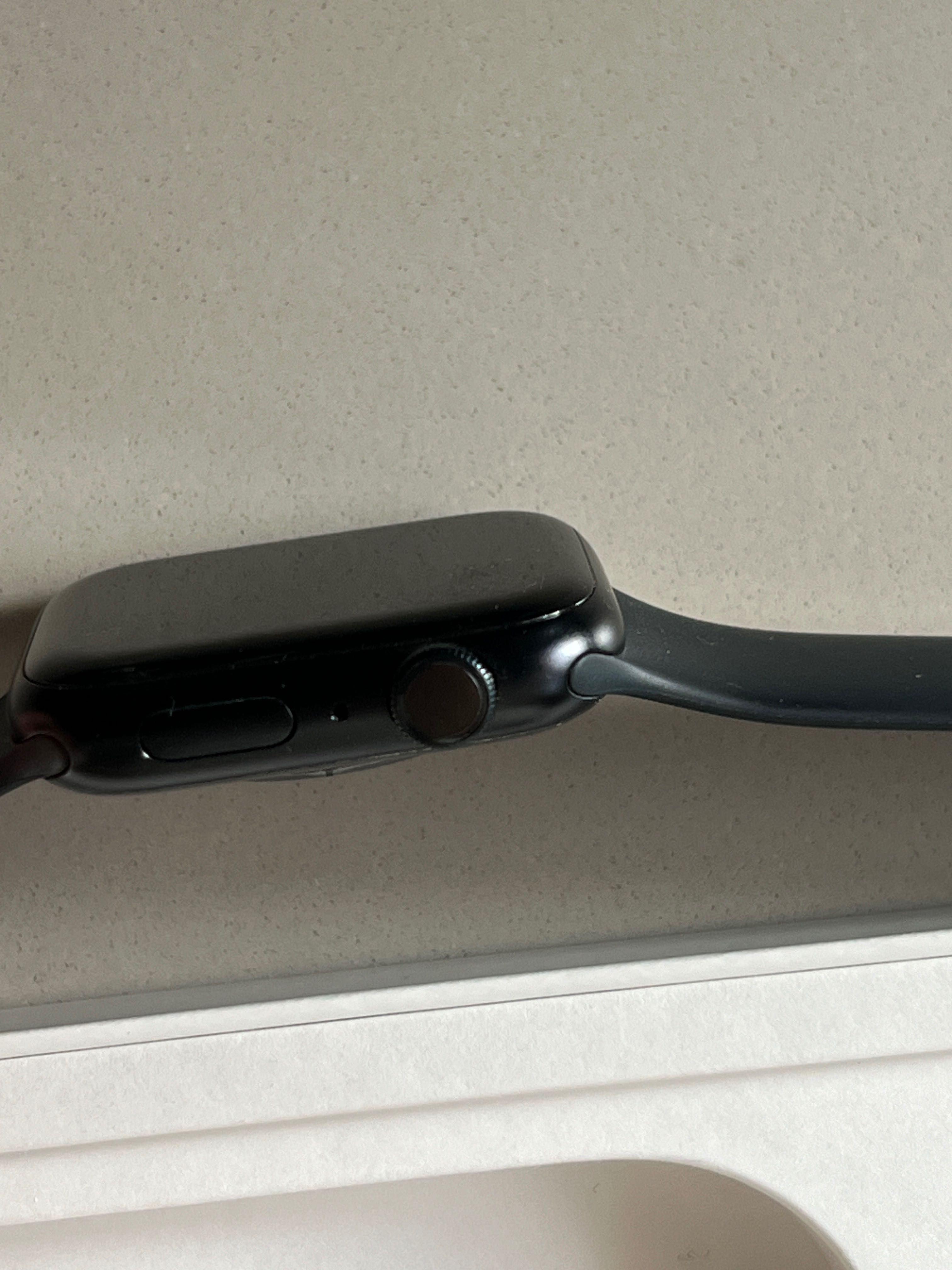 Apple Watch 8 45mm - Midnight Aluminium case, midnight sport band