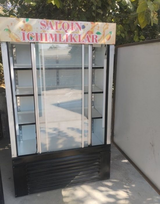 Vitrina xolodelnik sotiladi