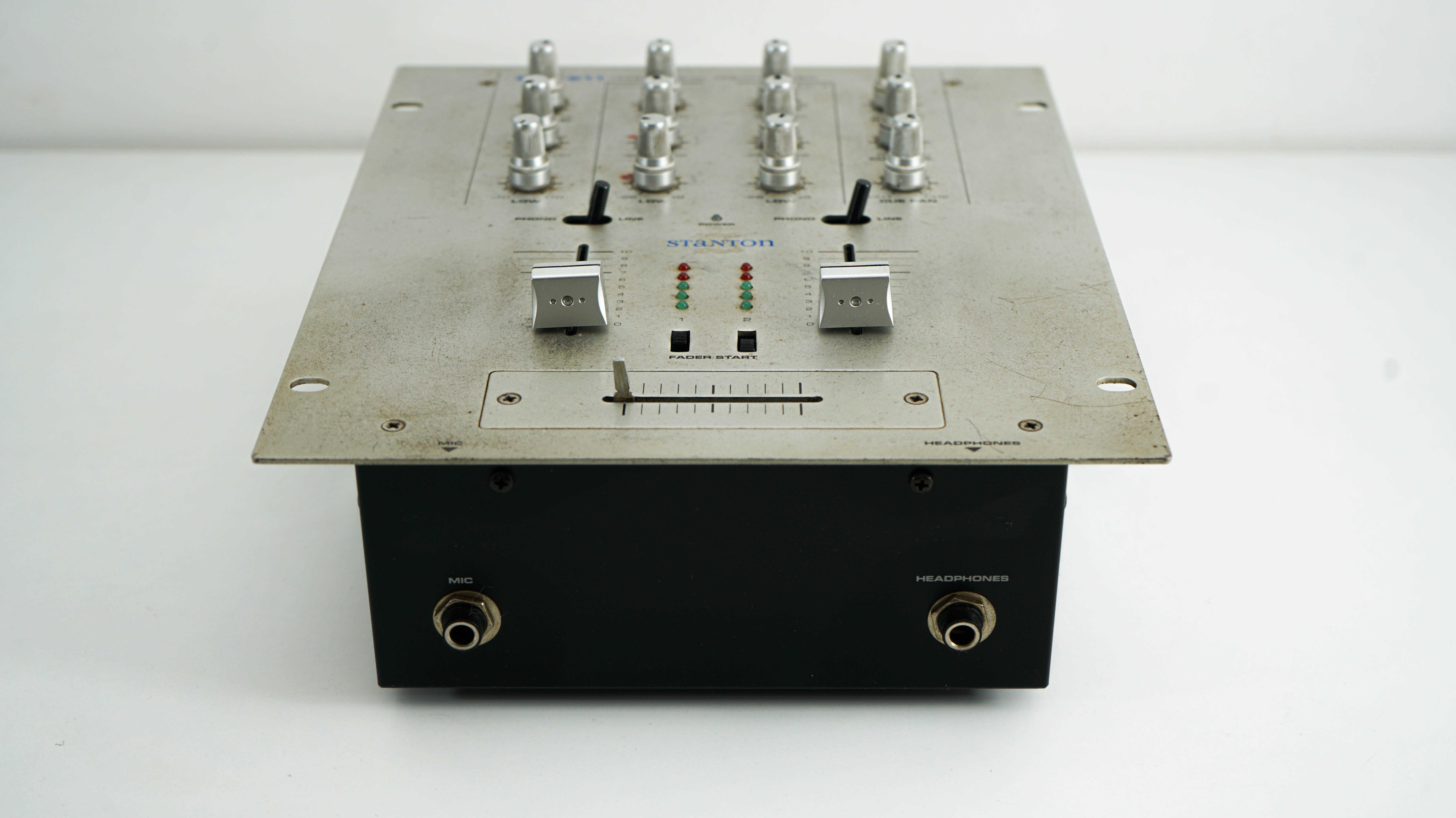 Пулт /Миксер/Смесител Stanton smx-211
