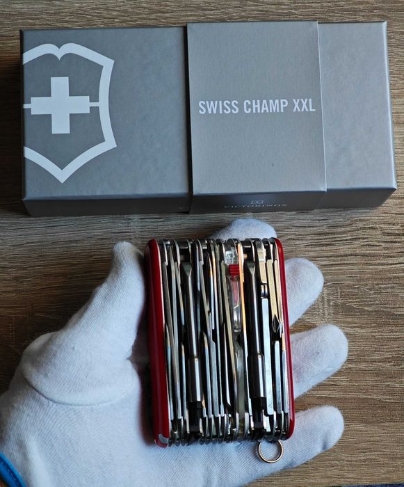 Victorinox Swiss Champ XXL нож