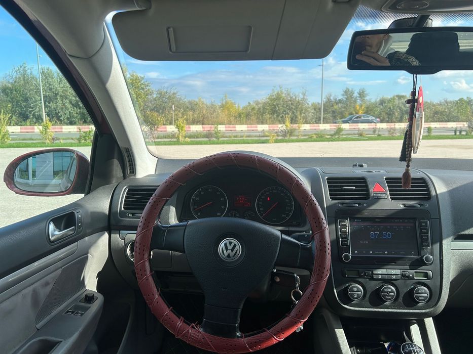 Vand golf 5 1.6 benzina