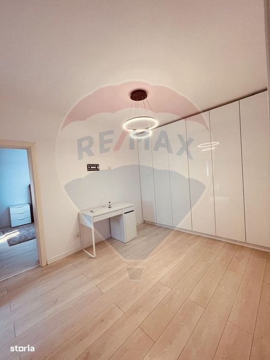 Casă / Vilă cu 4 camere de vânzare în zona Calea Calarasilor