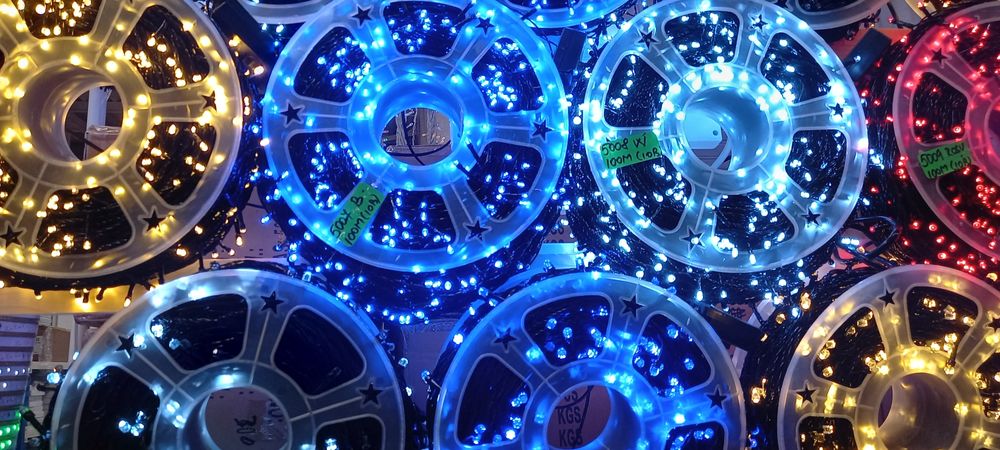 Instalatie rola led 100 m, 8 jocuri lumini. Diverse culori. Noi!