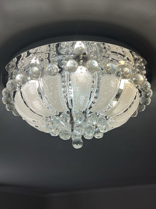 Продам люстру потолочную