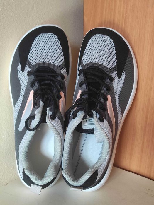 Кроссовки широкие 42 размер