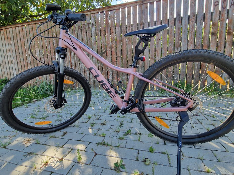 Bicicleta Cube Acces 27.5 pentru fete, dama