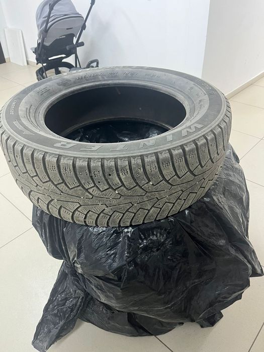 Зимняя покрышка с шипами 225/60/17