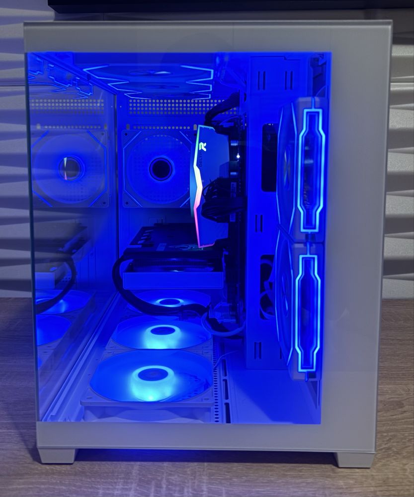 Бял геймърски компютър RYZEN 5 5500, RX6600, 16 ram, 512 ssd, 700W
