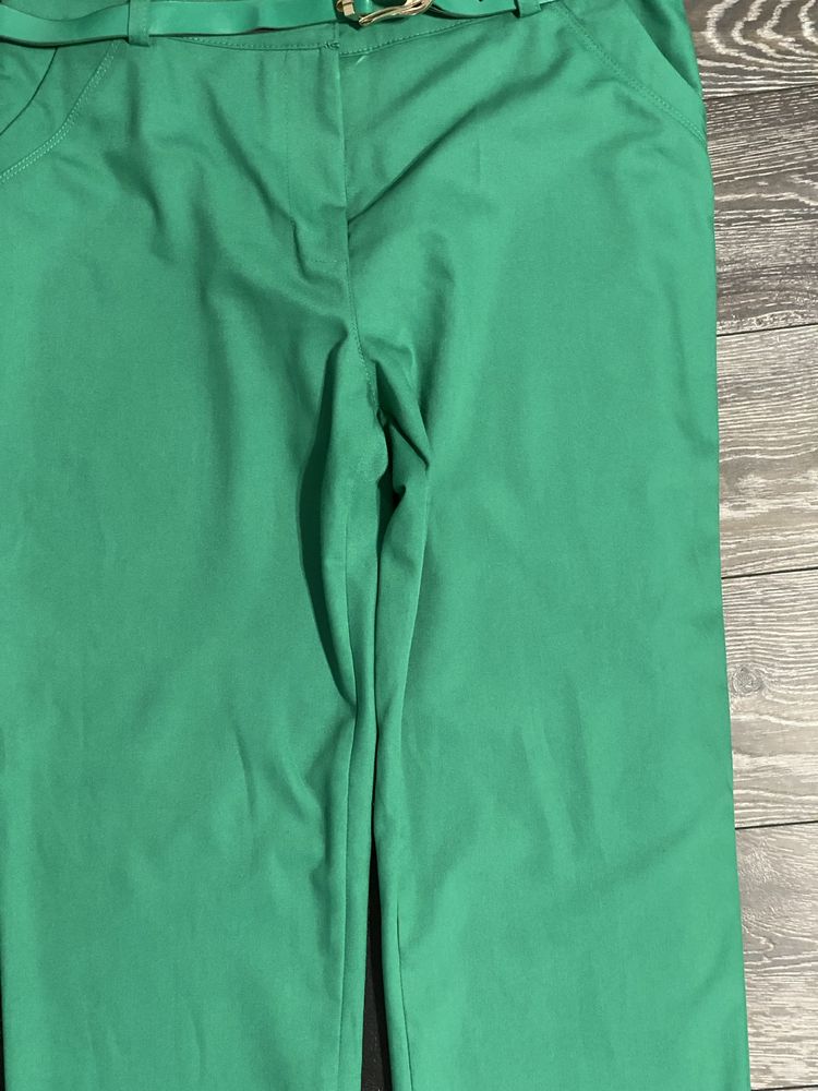 Pantaloni verde smarald cu talie inalta si cusaturi decorative