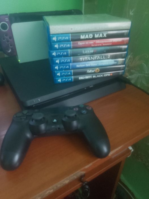 Продам ps 4 в идеальном состоянии