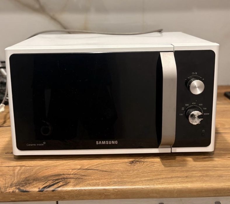 Vand cuptor cu microunde