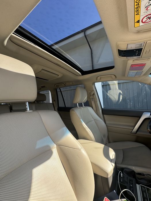 Toyota Land Cruiser 150, 7 locuri, echiparea de Top 2021