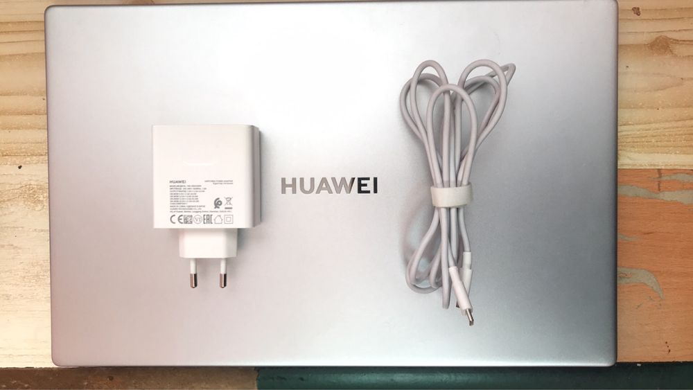 Лаптоп huawei matebook d15 core i3