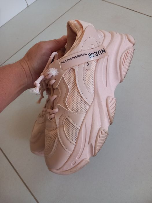 Adidasi marimea 37..