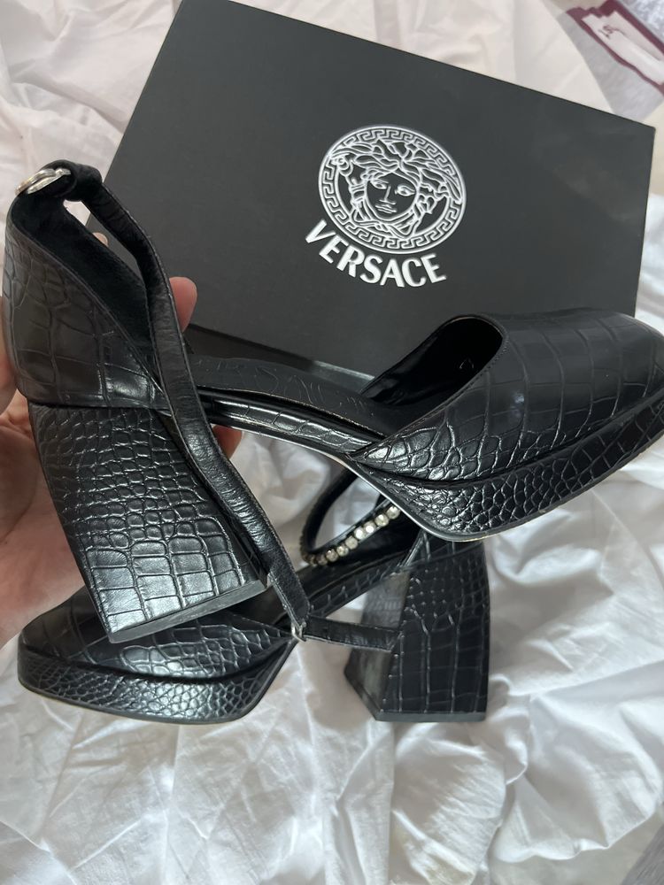 Продам туфли Versace