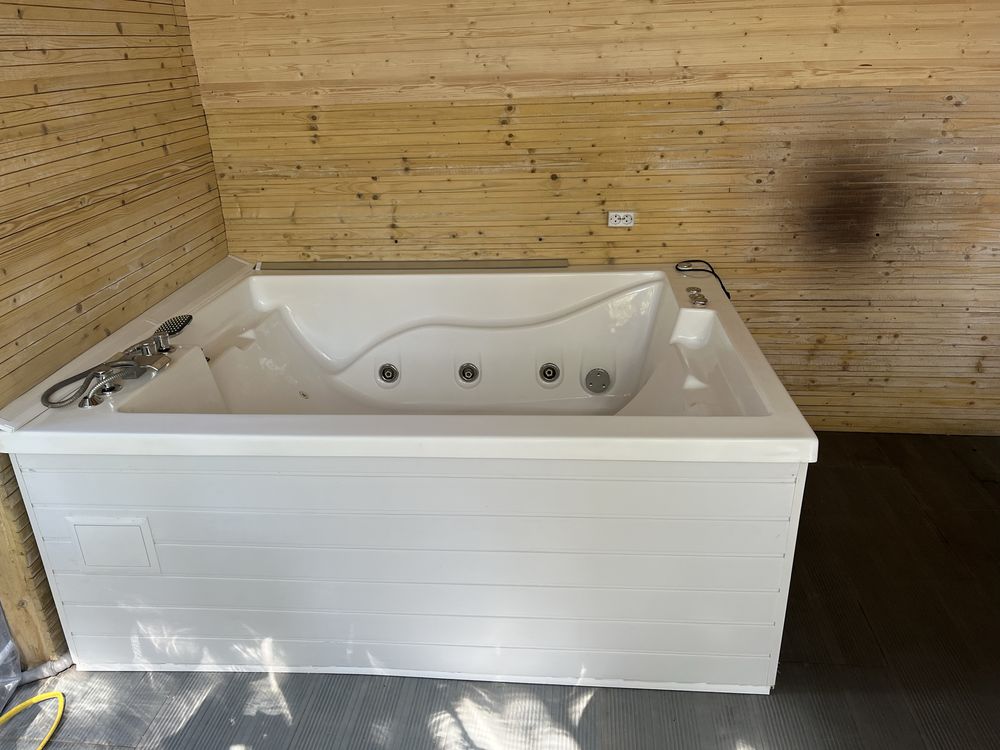 Jacuzzi exterior2-4 persoane 12 duze apa,12 duze aer stare foarte buna