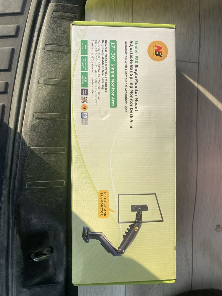 NB F80 Кронштейн для монитора