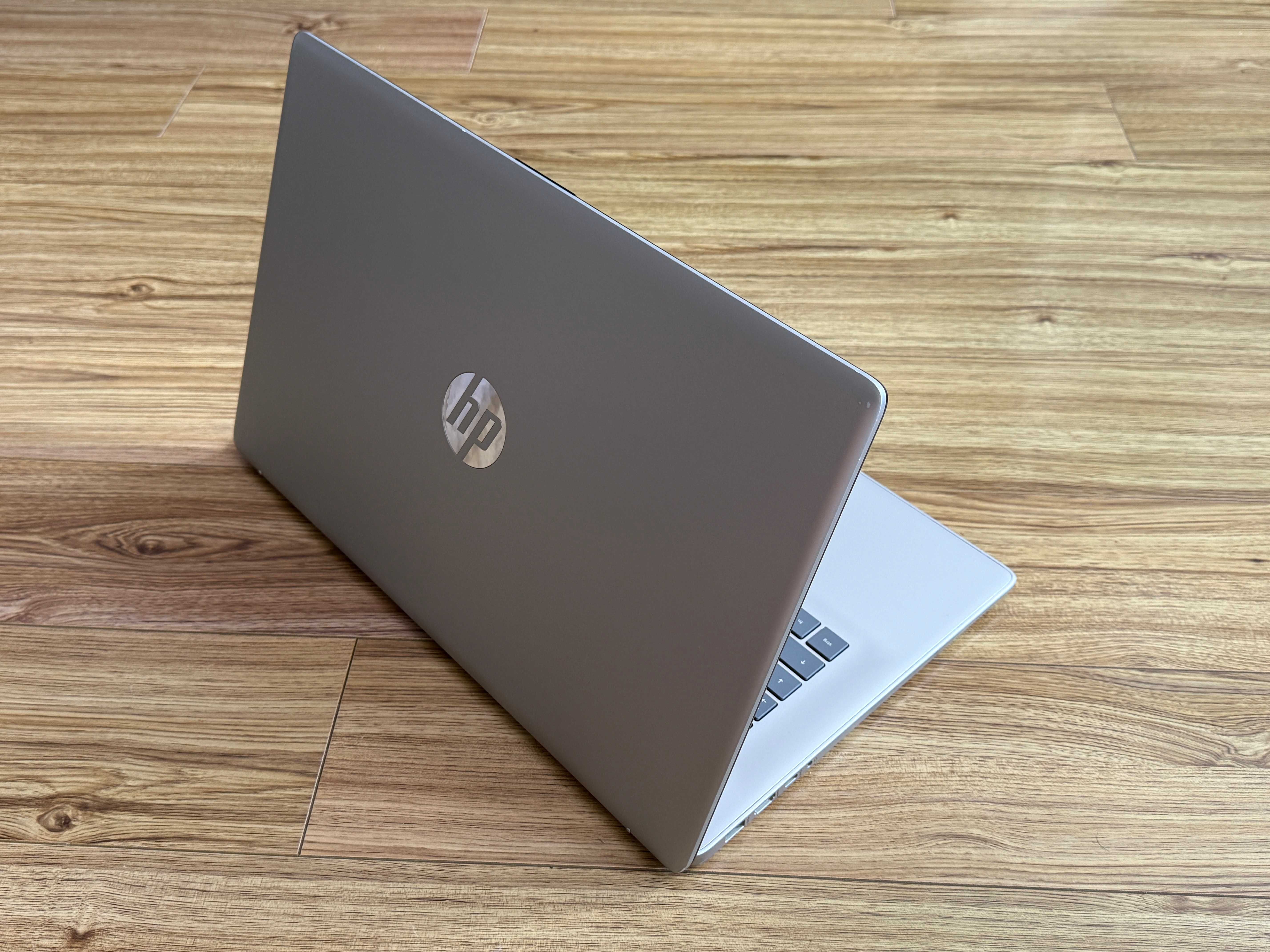 17.3 HP`Ryzen 5500U/16GB DDR4/512GB NVMe/FHD IPS/Гаранция