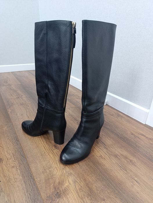 Продам женский сапоги осенние размер 38