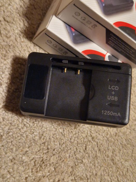 Universal incarcator batery LCD USB