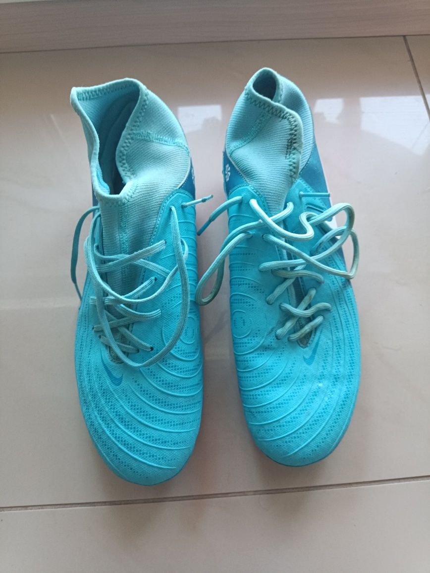 Футболни Бутонки Nike Phantom Luna