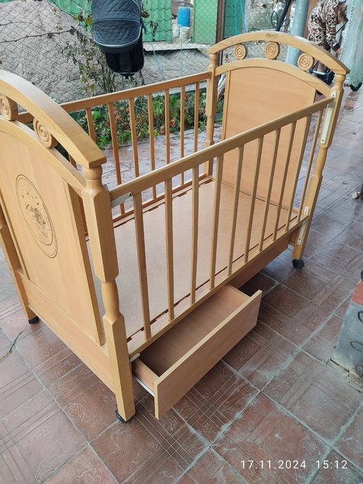 Детская кроватка