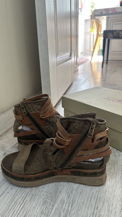 Сандали ручной работы