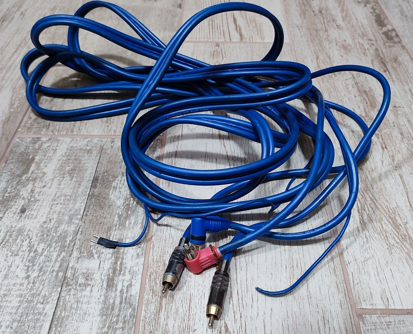 RCA аудио кабел за автомобил