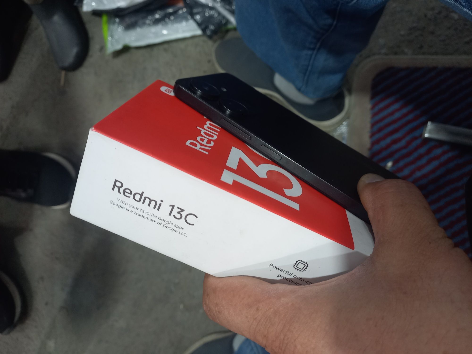Redmi 13C holati ideal tiniq 128GB hotira 2 sim karta imeyka bo'gan.