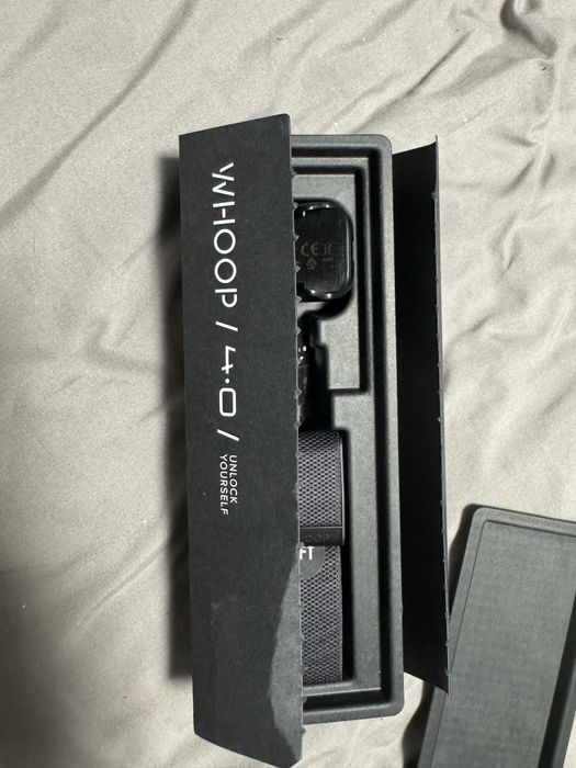 Продам Фитнес-браслет WHOOP 4.0 черный