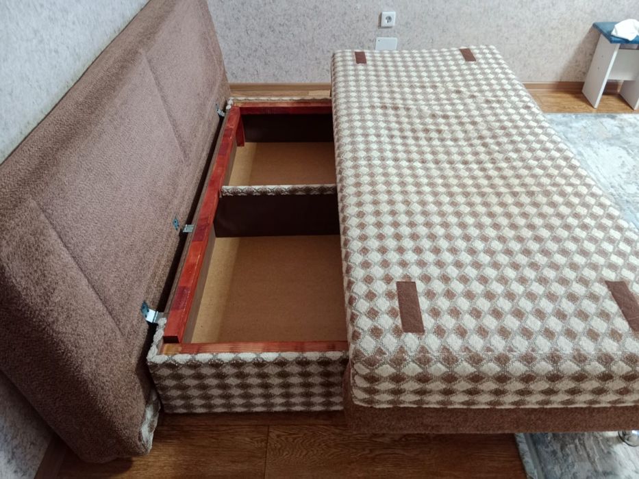 Продам Диван раскладывающийся