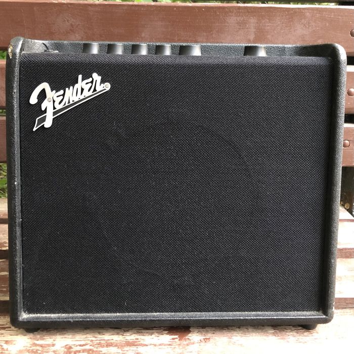 Комбоусилитель Mustang LT25 комбик