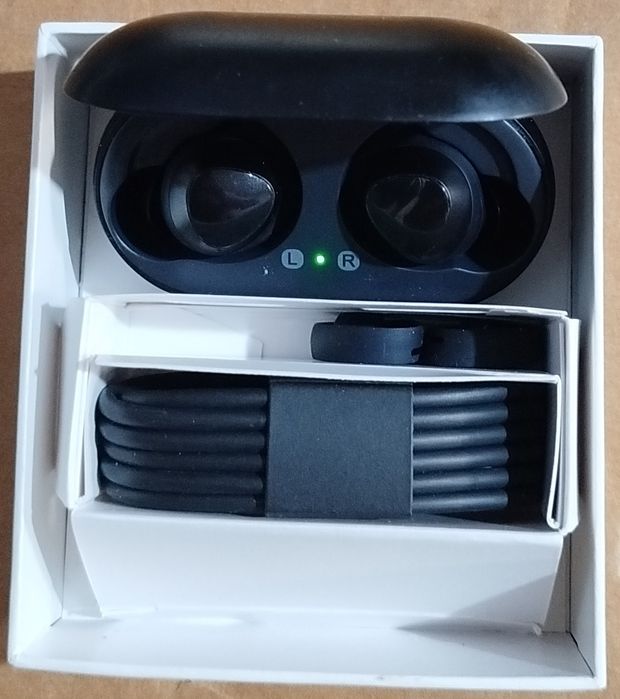 Samsung Galaxy Buds в хорошем состоянии (возможна доставка)