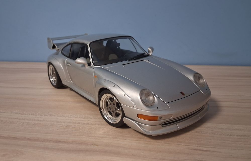 Porsche 911 GT 1:18 UT model