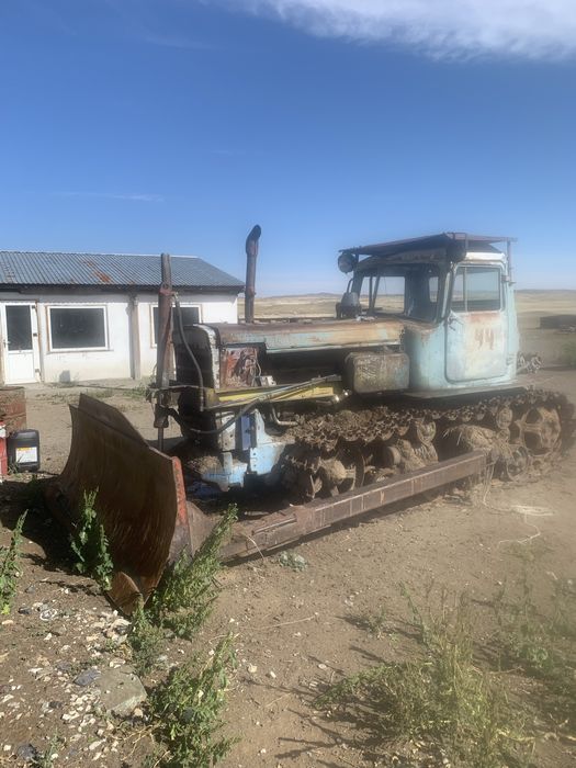 Трактор гусеничный ДТ 75