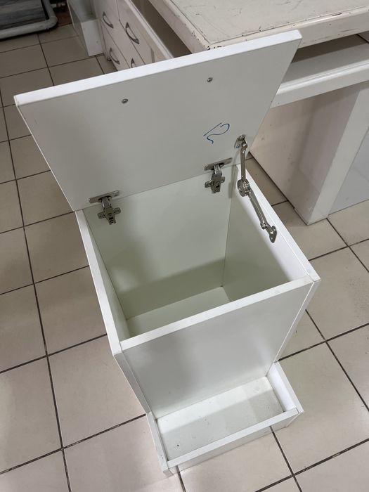 Продам столы для швейных работ , флористов , и тд