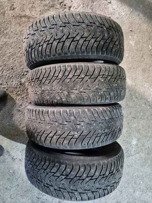 Продам зимние шипованные шины Nokian hakkapeliitta 8, 195 60 R15