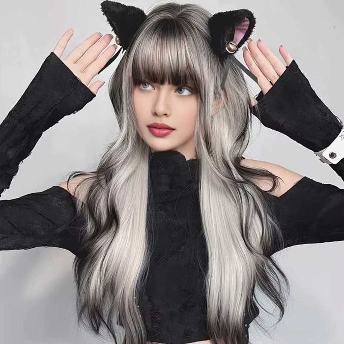 Косплей аниме дълга сребристо сива перука с тъмни краища и бретон