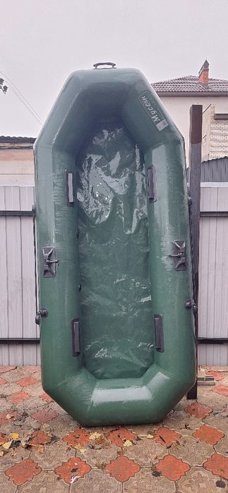 Продаётся лодка.
