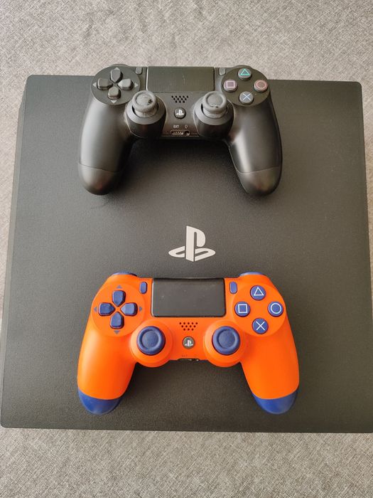 Playstation 4 pro 1tb с два джойстика+ игри