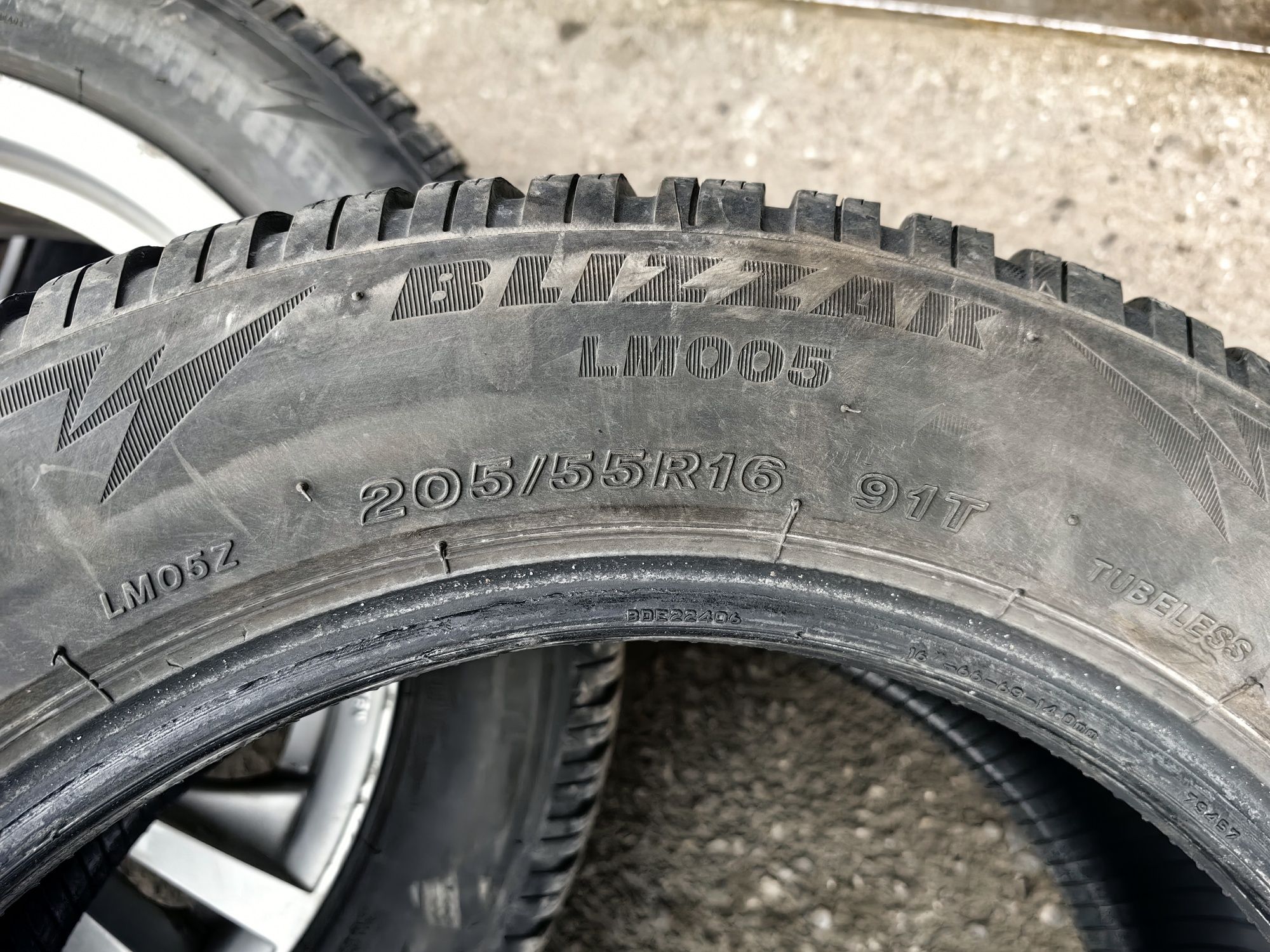 205/55 /16 зимни  Bridgestone Blizzak LM005