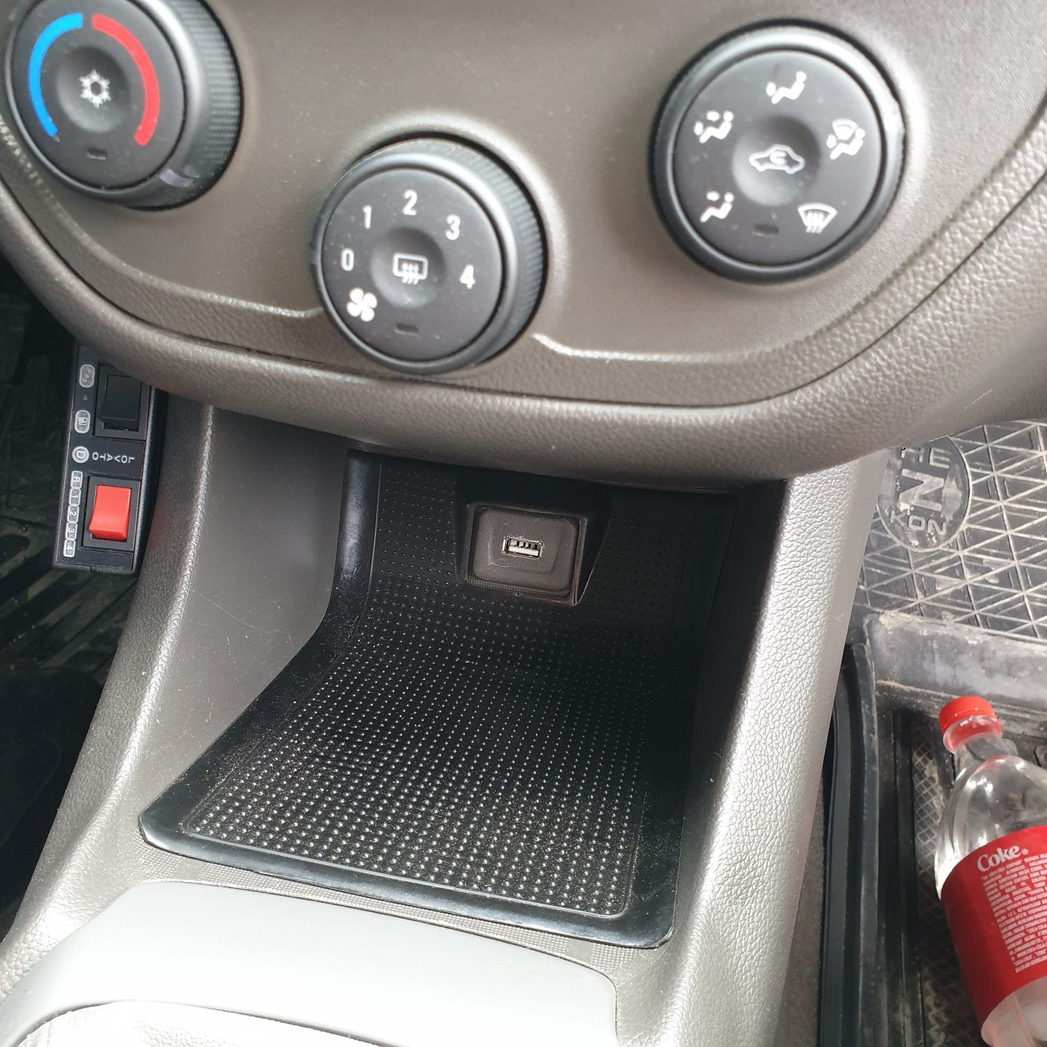 USB Kobalt magnitafonga USB quyib beraman (xizmat xaqqi 129000 sum)