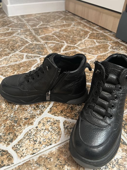 Продам осенние ботинки 34р