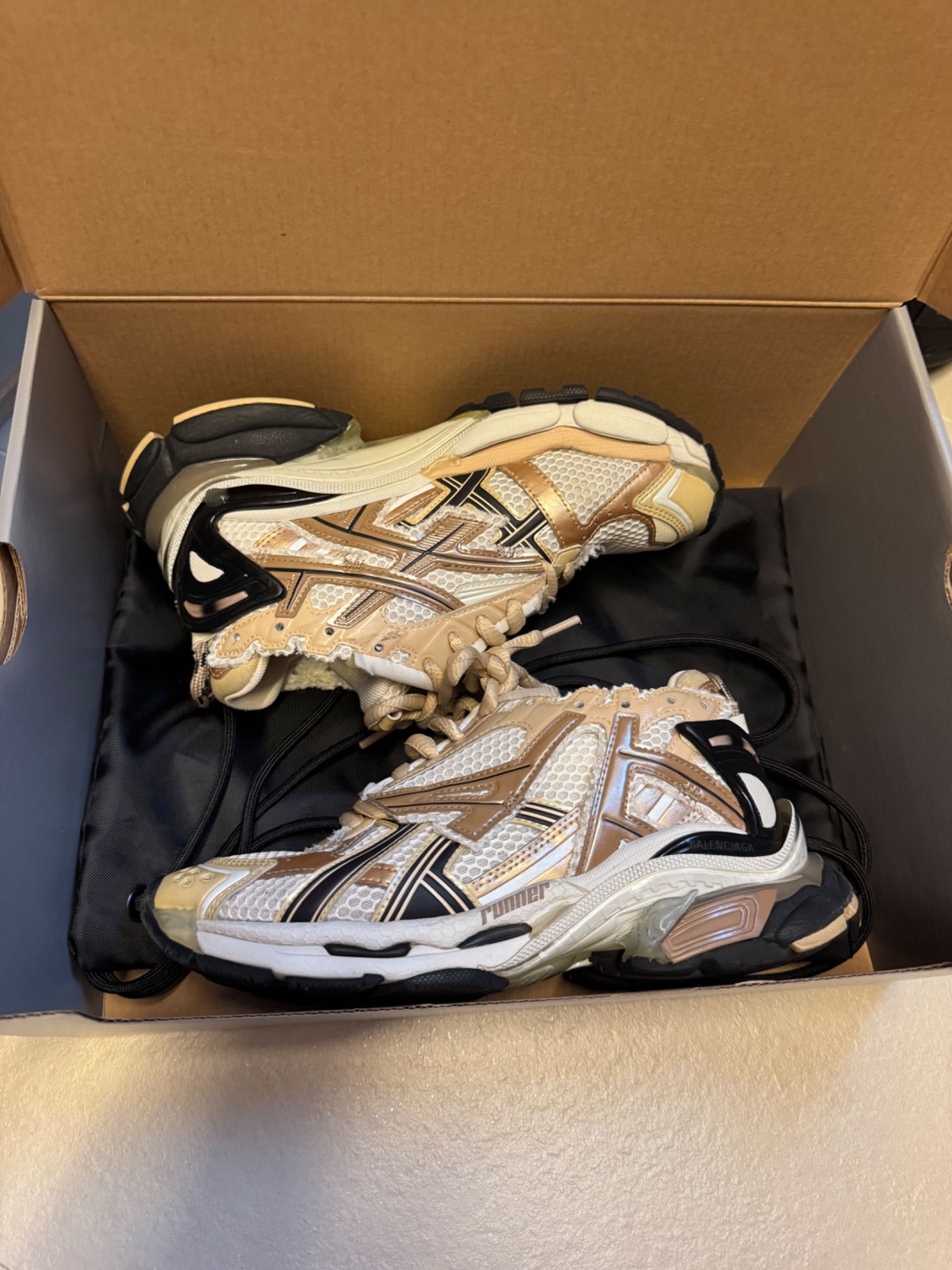 Balenciaga runner обувки