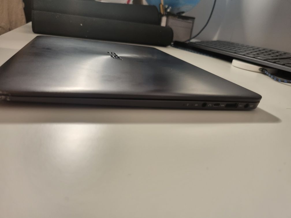 Asus ZenBook M3, UX305CA, metalic cu defect