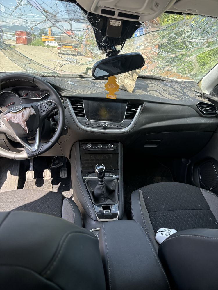Opel grandland x avariat