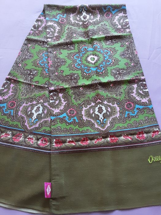 Дамски к-т, чанта и шалове