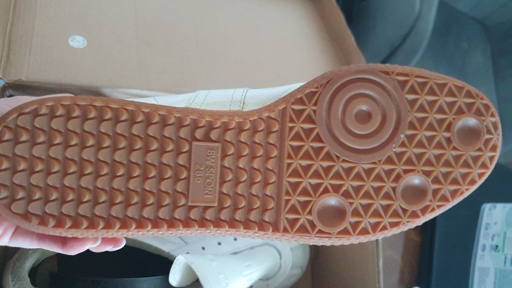 Adidasi barbati piele