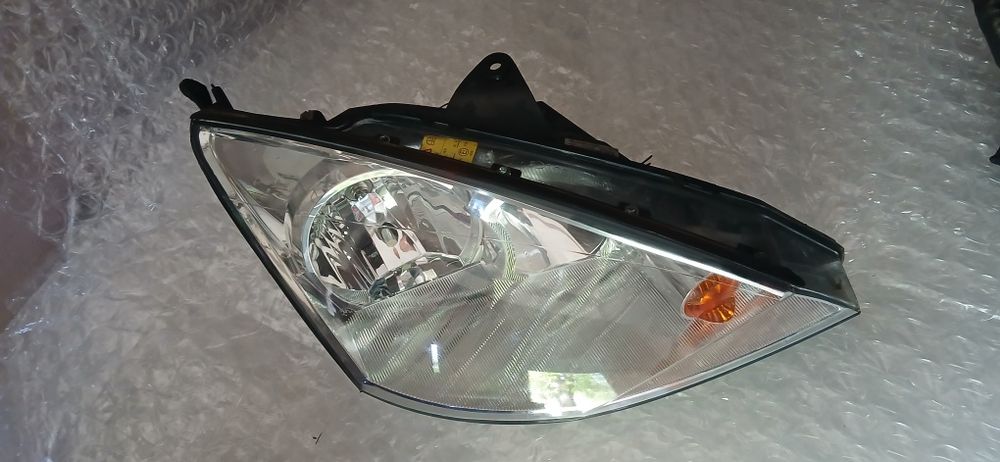 Ford Focus -  оригинални фарове